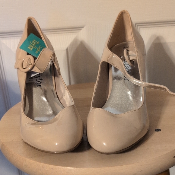 Shoes - Picture 1 of 5